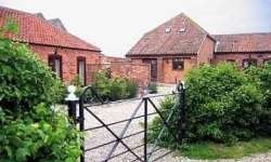 fishing holidays Canal Farm Cottages Lincolnshire